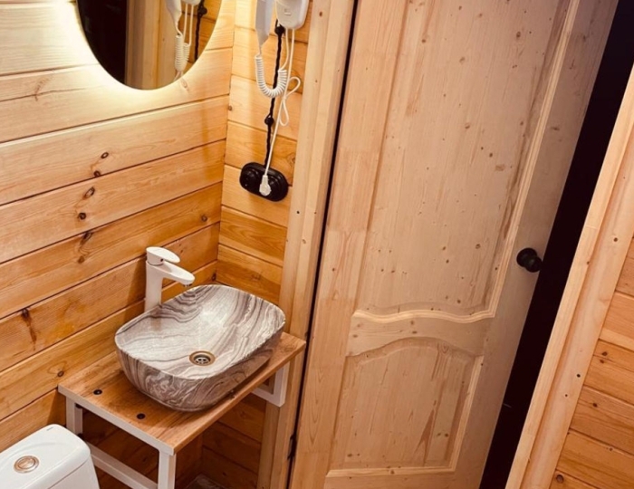 4-мест. (разм. в 2-мест.) в коттедже с диваном - Отель Luna / Луна Гагра