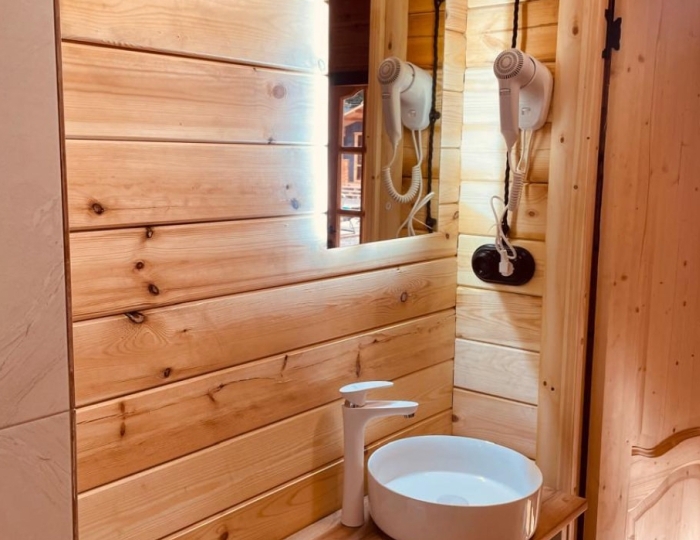 3-мест. (разм. в 2-мест.) в коттедже с диваном - Отель Luna / Луна Гагра